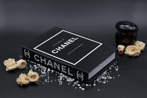 chanel boek decoratie|Chanel Tafel Boek Decoratie .